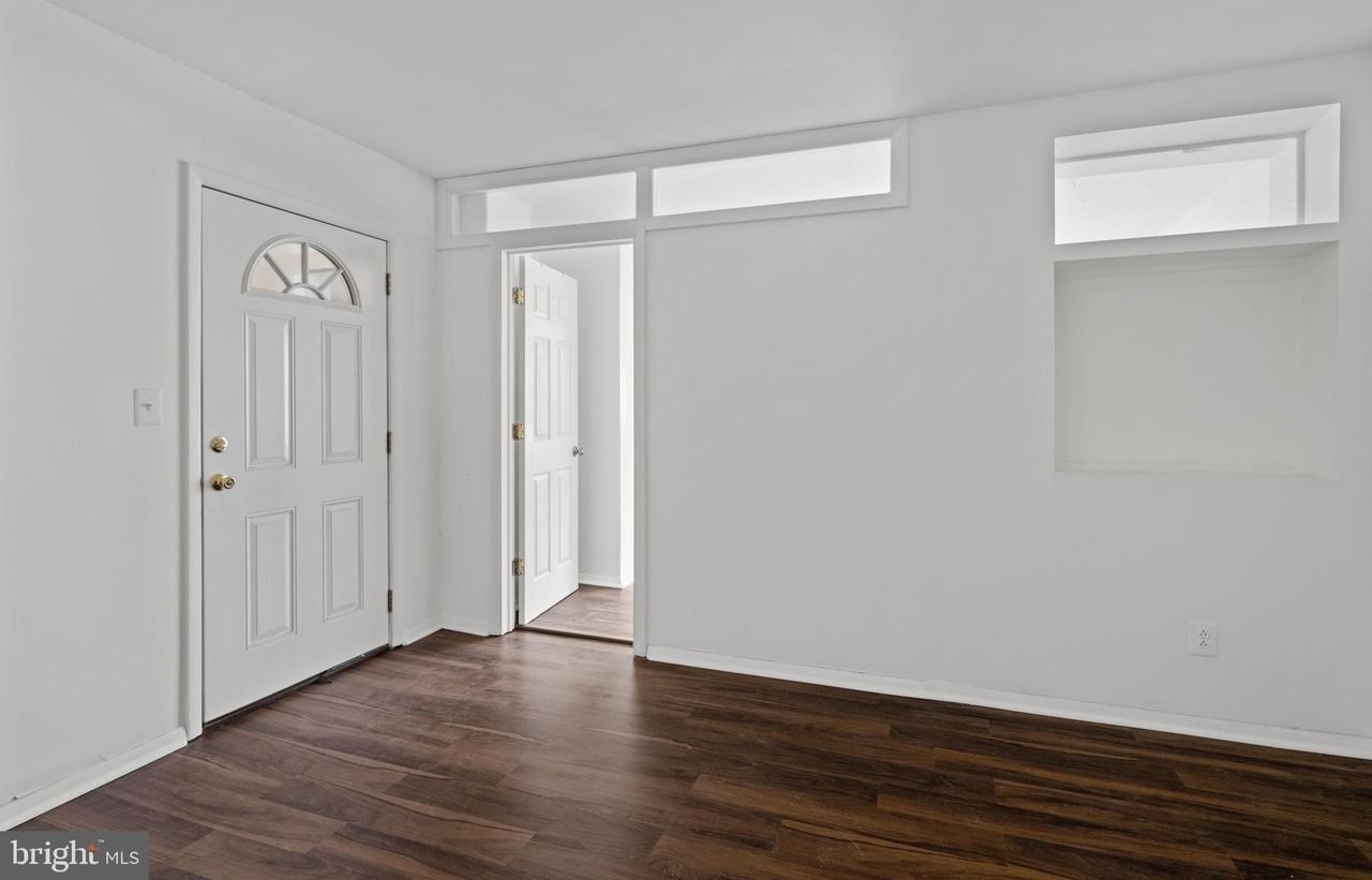 4617 Locust St #1 - Photo 4 of 24
