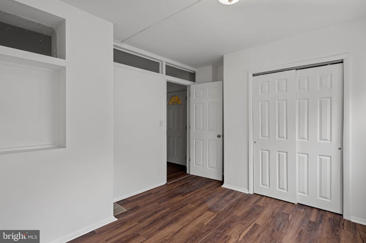 4617 Locust St #1 - Photo 5 of 24