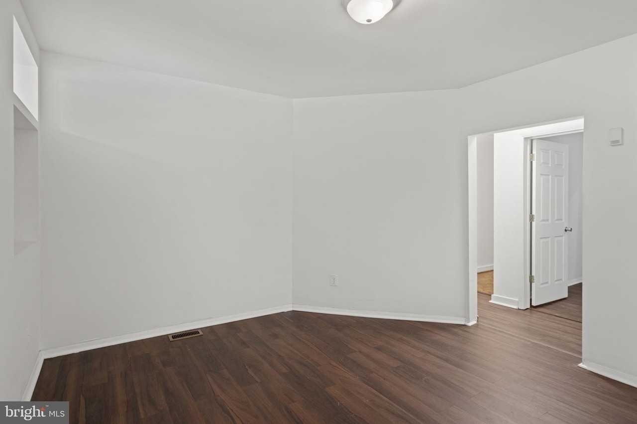 4617 Locust St #1 - Photo 6 of 24