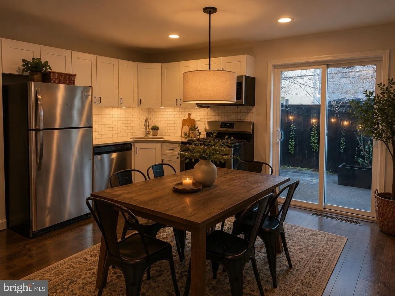 2243 League St - Photo 2 of 9
