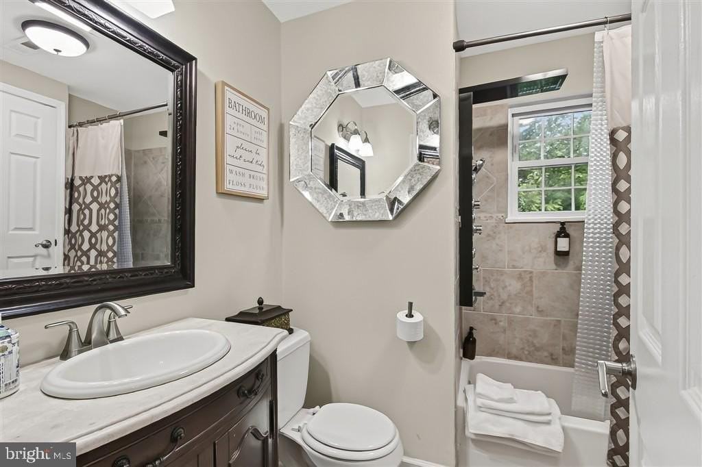 1800 N Quantico St - Photo 3 of 29