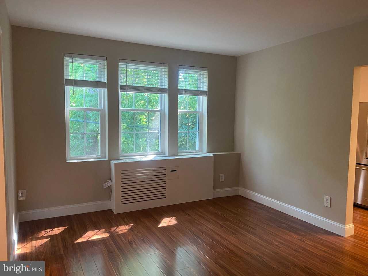 1905 N Rhodes St #34 - Photo 4 of 33