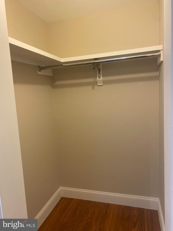 1905 N Rhodes St #34 - Photo 6 of 33