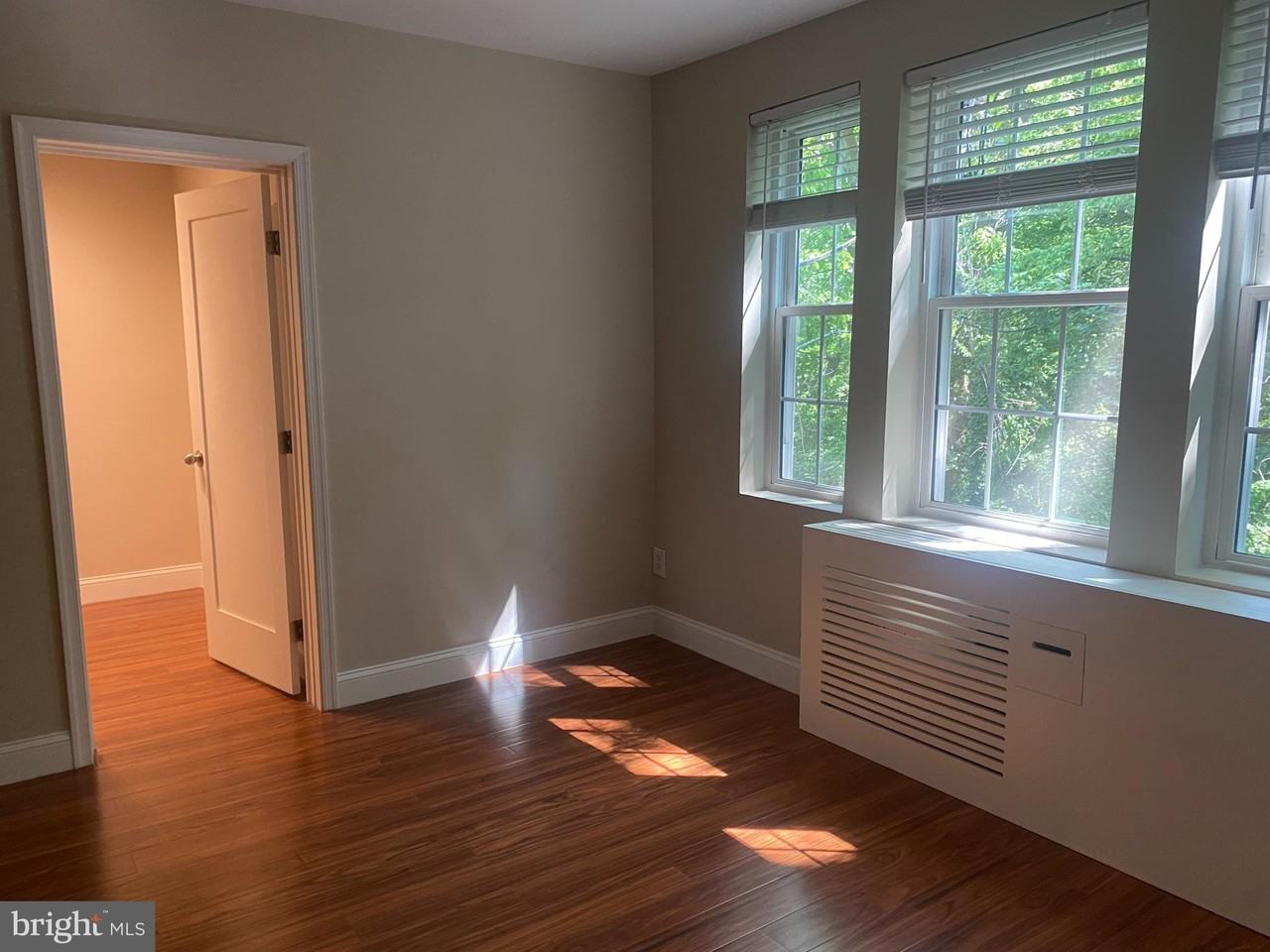 1905 N Rhodes St #34 - Photo 7 of 33