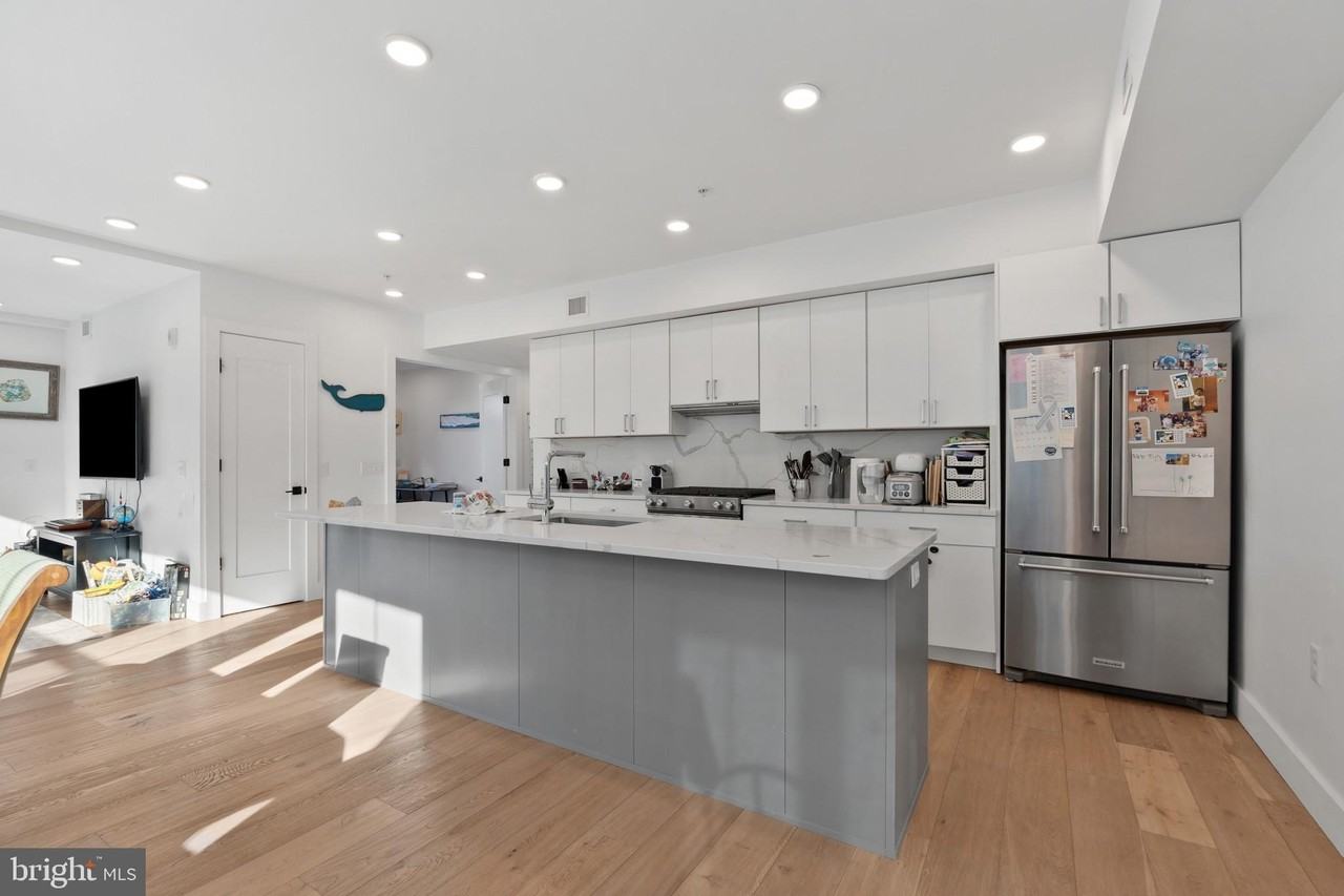 1245 N Pierce St #9 - Photo 3 of 26