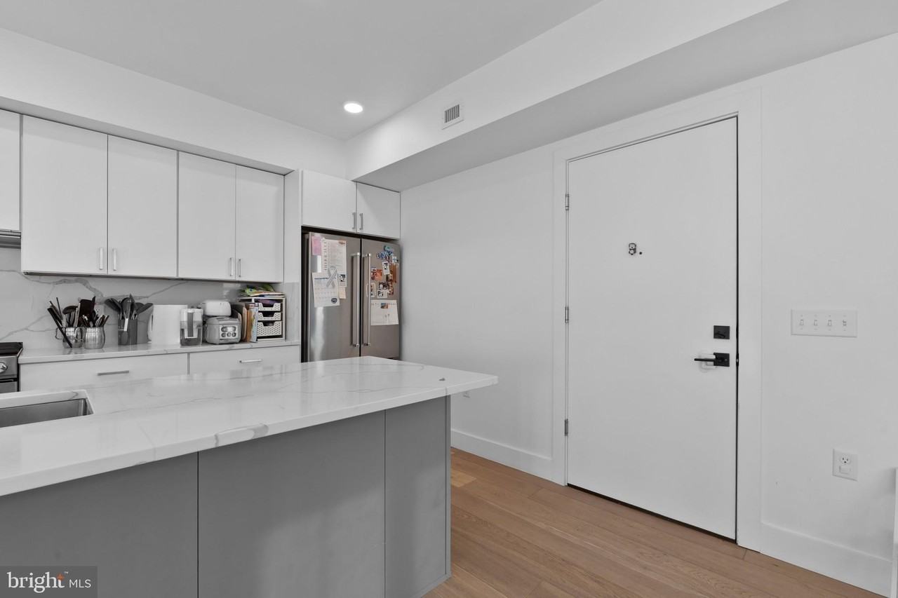 1245 N Pierce St #9 - Photo 6 of 26