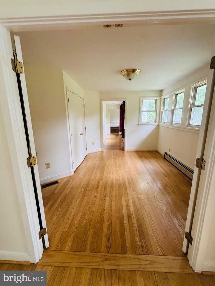 4046 Elizabeth Ln - Photo 3 of 28