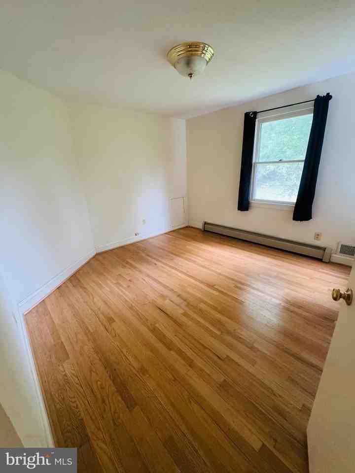 4046 Elizabeth Ln - Photo 5 of 28