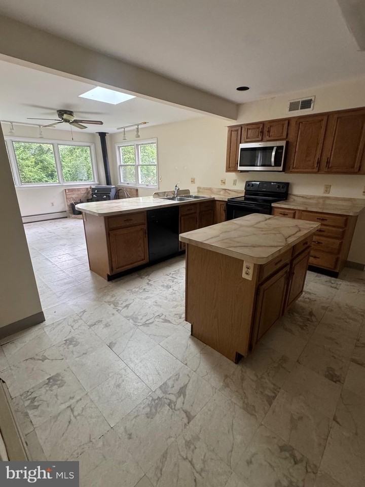 4046 Elizabeth Ln - Photo 6 of 28