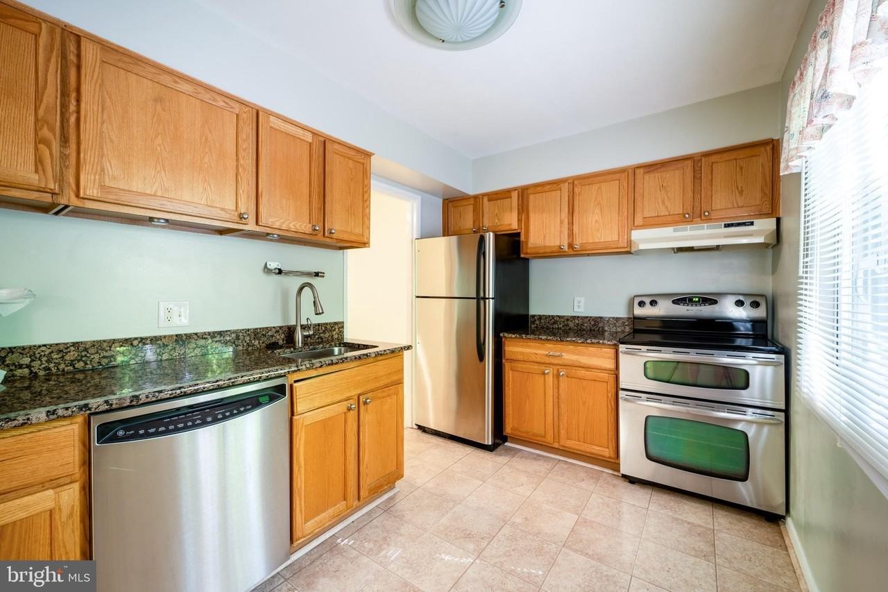 2455 Pyrenees Ct - Photo 7 of 34