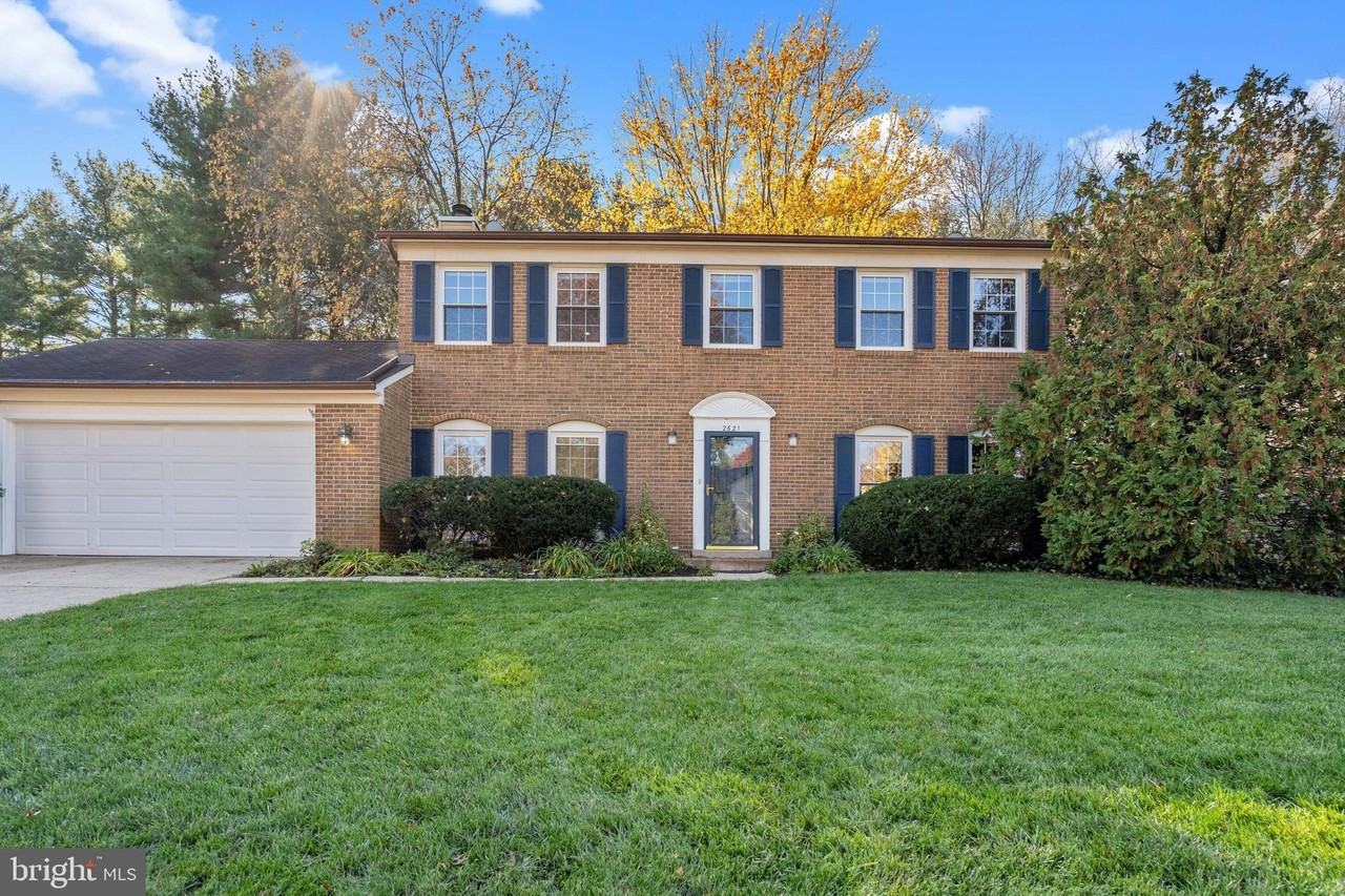 2621 John Milton Dr - Photo 2 of 39