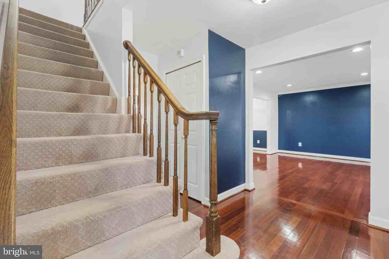 2621 John Milton Dr - Photo 4 of 39