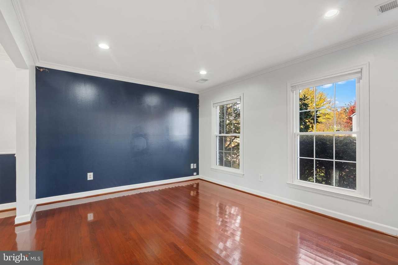 2621 John Milton Dr - Photo 5 of 39