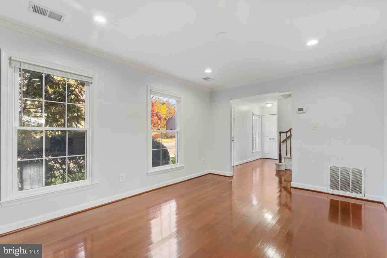 2621 John Milton Dr - Photo 6 of 39