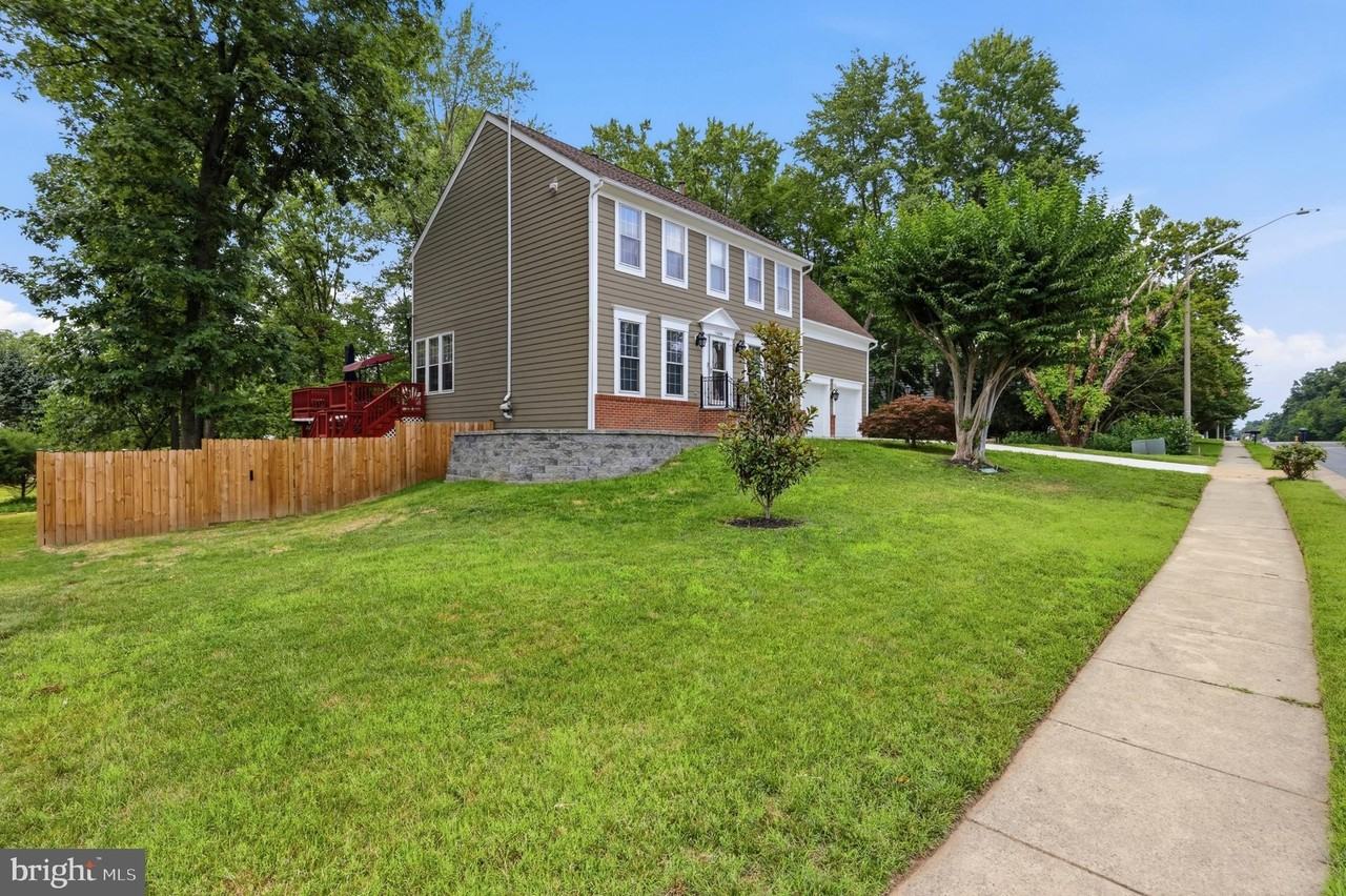 13606 Northbourne Dr - Photo 3 of 50