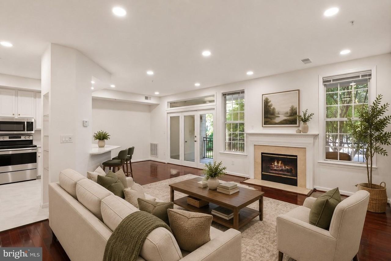 1324 Garden Wall Cir #B - Photo 3 of 32