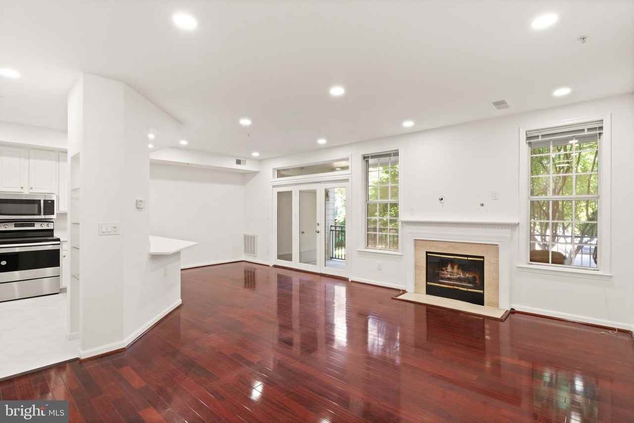 1324 Garden Wall Cir #B - Photo 4 of 32