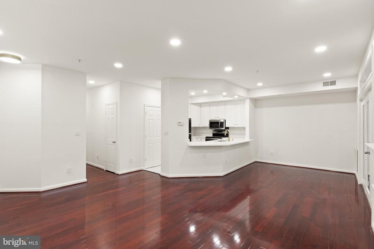 1324 Garden Wall Cir #B - Photo 5 of 32