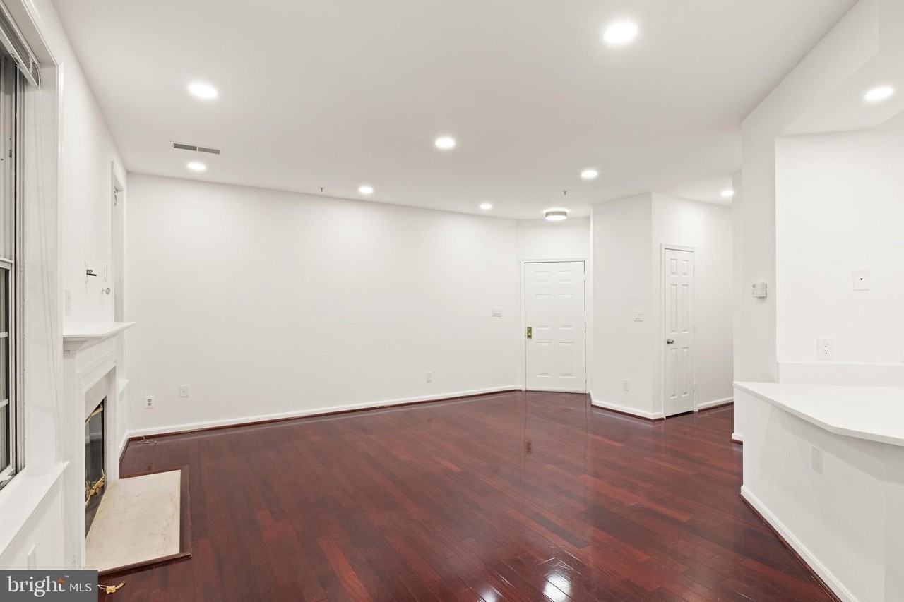 1324 Garden Wall Cir #B - Photo 6 of 32