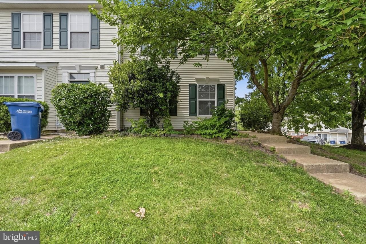 20430 Herring Pond Ter - Photo 2 of 27