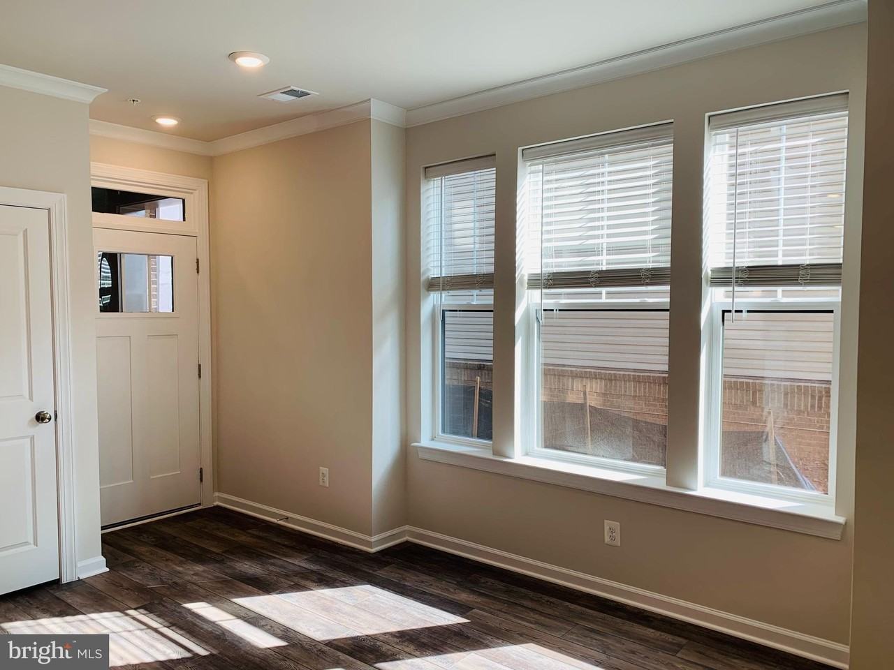 22486 Radford Point Ter - Photo 3 of 34