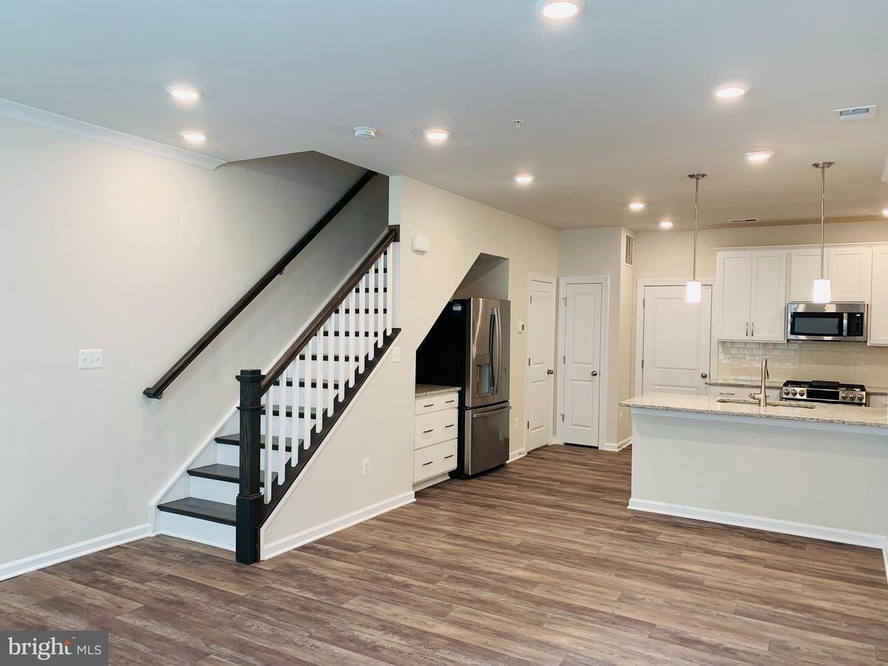 22486 Radford Point Ter - Photo 4 of 34