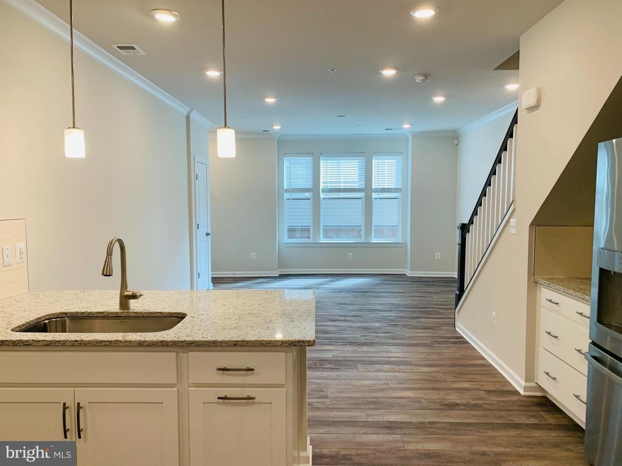 22486 Radford Point Ter - Photo 5 of 34
