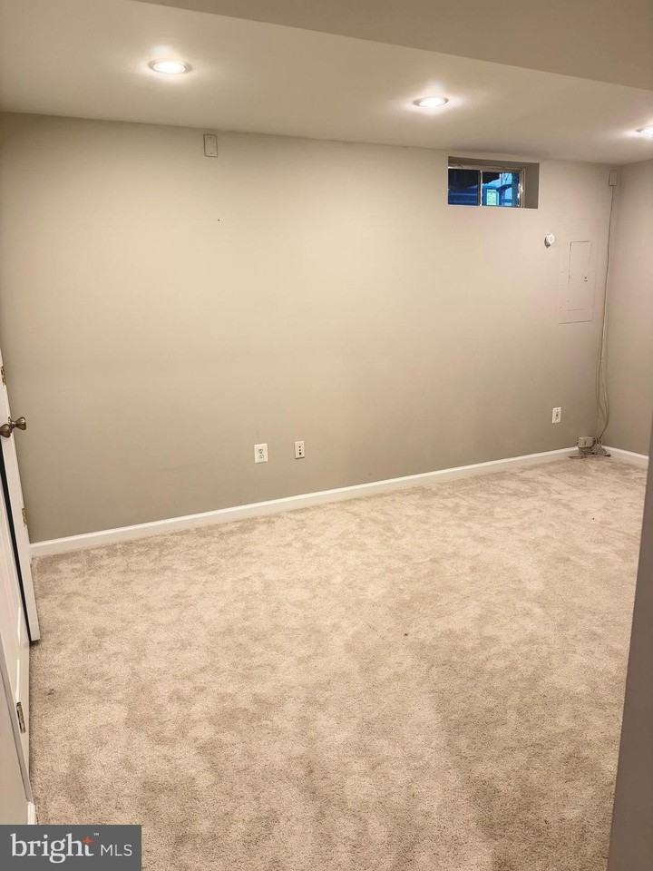 9253 Jessica Dr - Photo 2 of 16