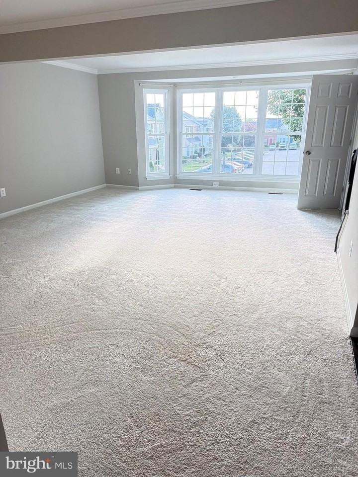 9253 Jessica Dr - Photo 5 of 16