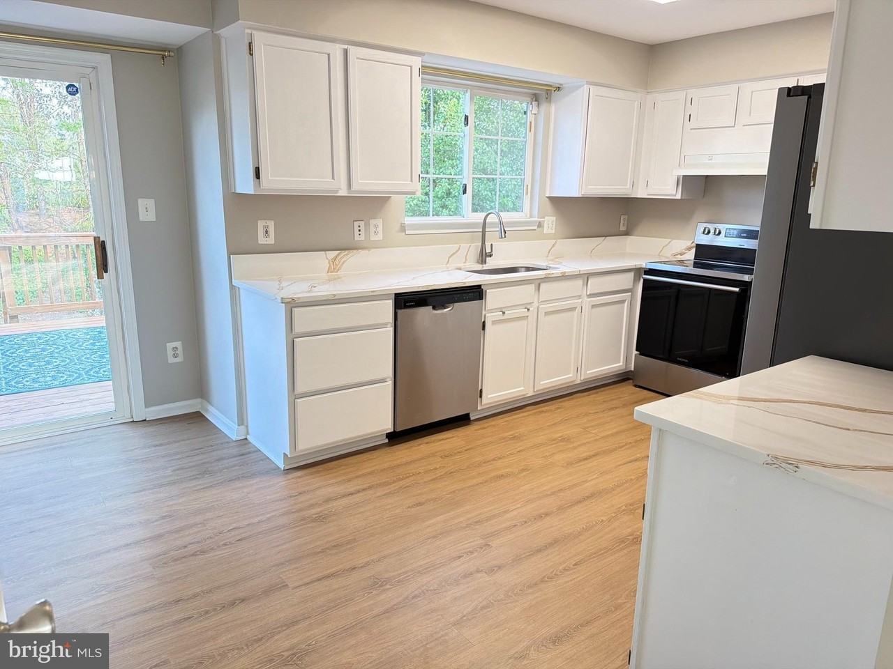 9253 Jessica Dr - Photo 6 of 16