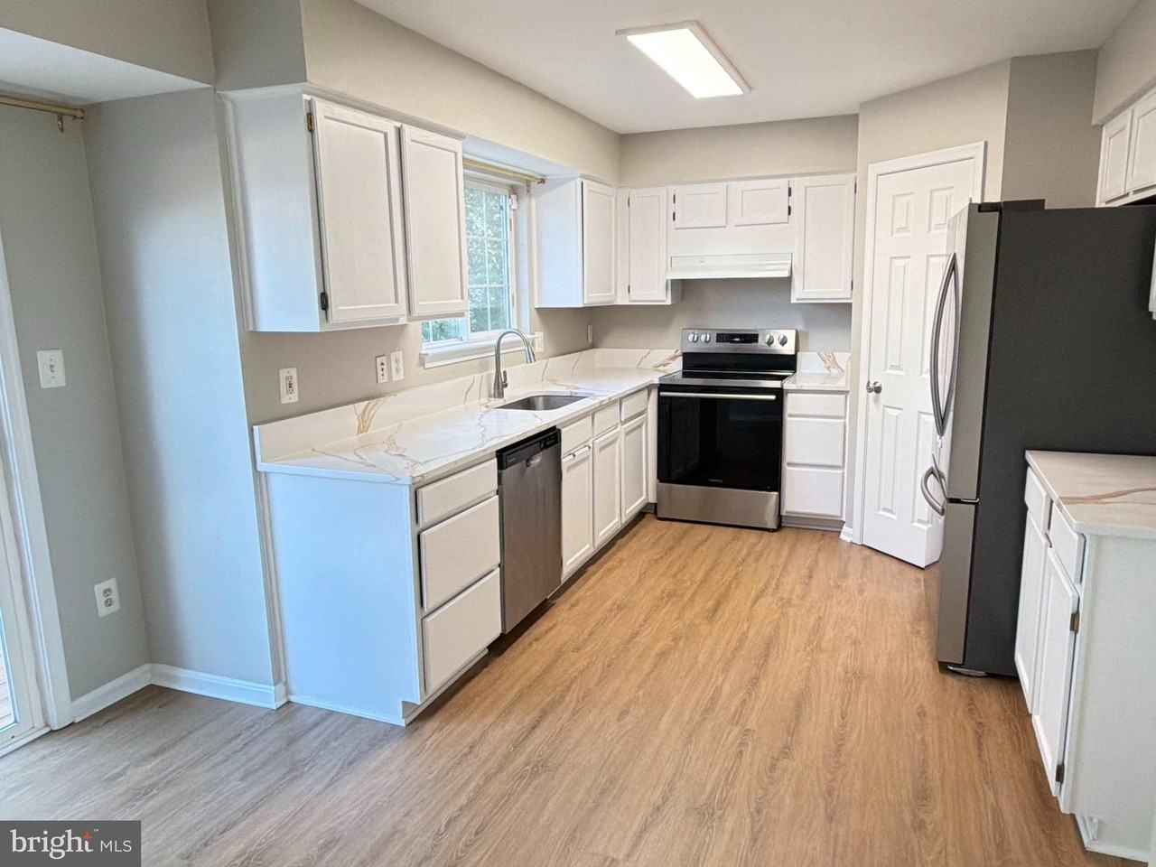 9253 Jessica Dr - Photo 7 of 16