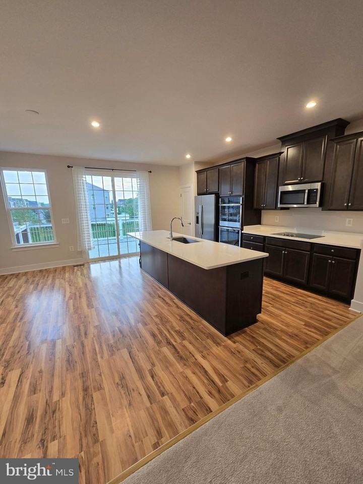 10604 Sheffield Glen Ln - Photo 2 of 30