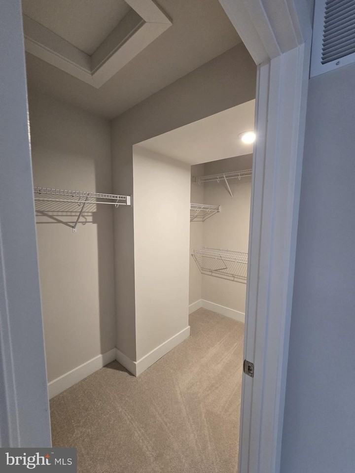 10604 Sheffield Glen Ln - Photo 5 of 30