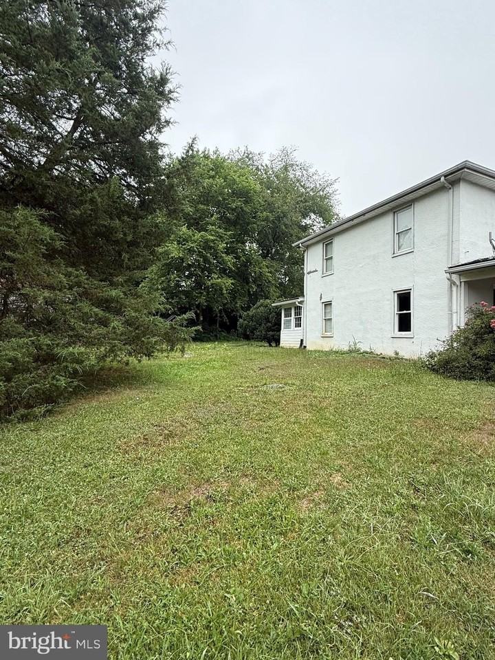 10860 Winchester Ave - Photo 5 of 30
