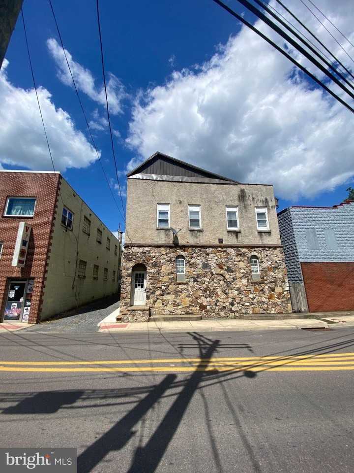 181 Armstrong St #D - Photo 2 of 22