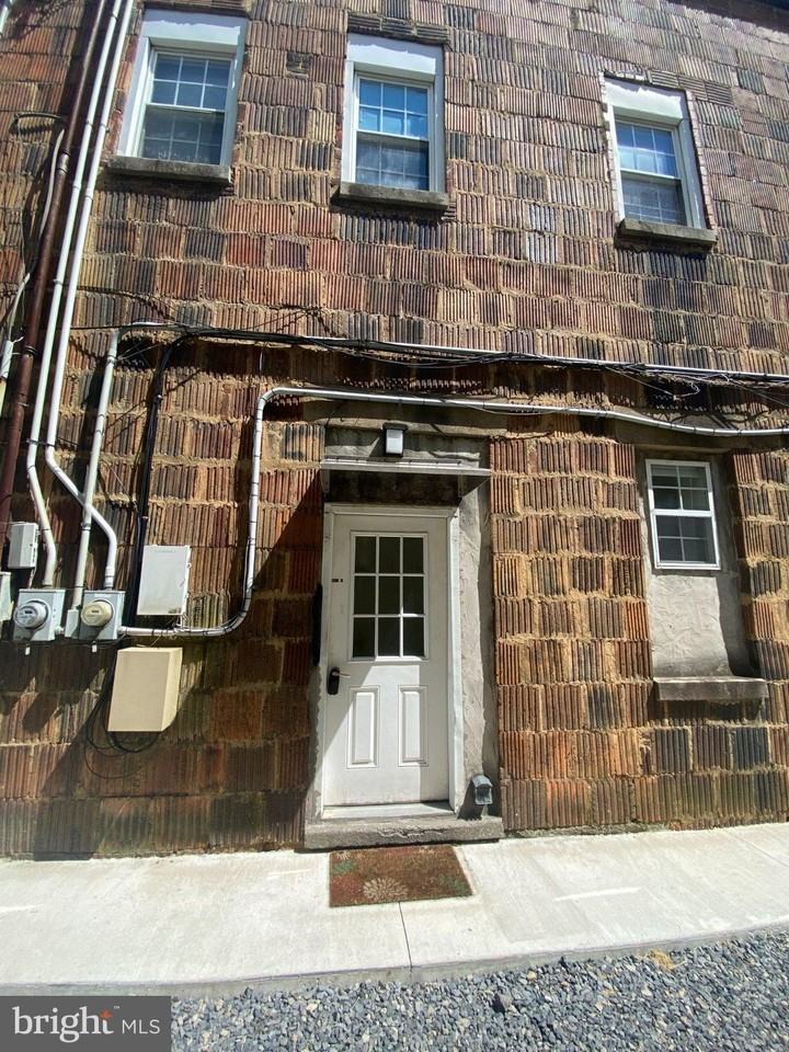 181 Armstrong St #D - Photo 4 of 22