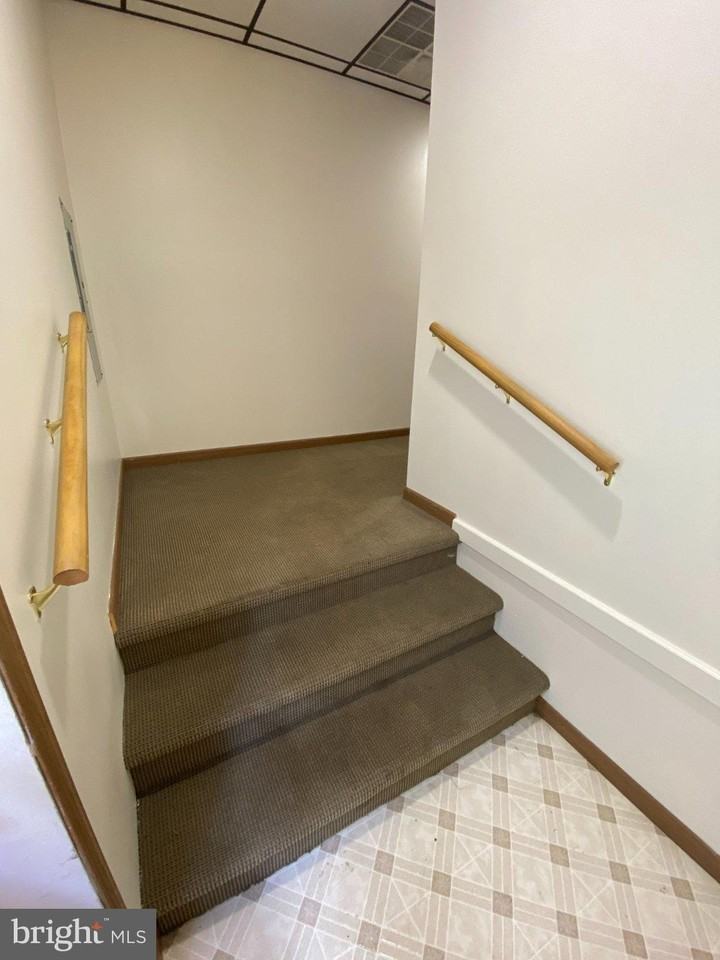 181 Armstrong St #D - Photo 5 of 22