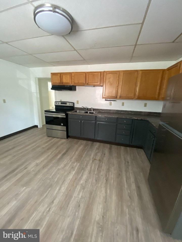 117 E High St - Photo 4 of 17