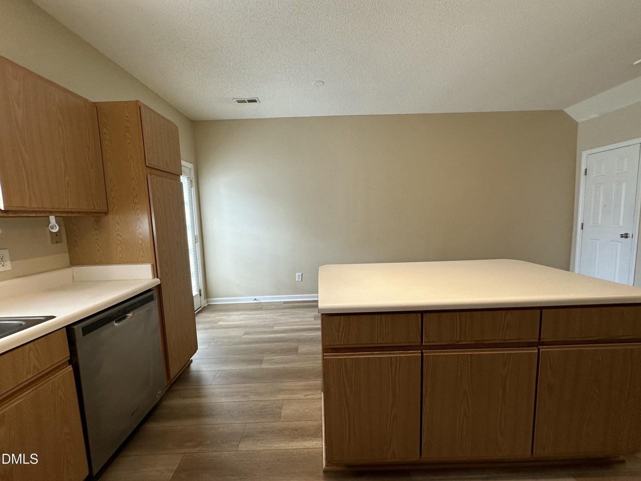 312 Commons Dr - Photo 3 of 18