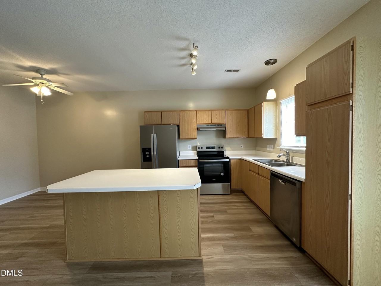 312 Commons Dr - Photo 4 of 18