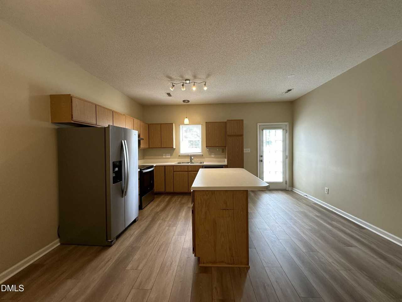 312 Commons Dr - Photo 5 of 18