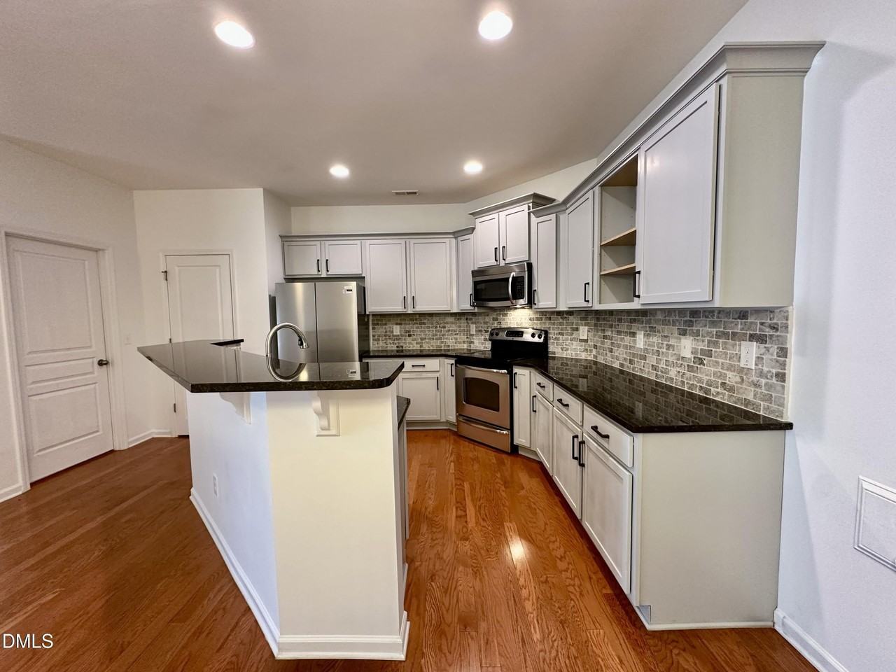 513 Dragby Ln - Photo 4 of 30