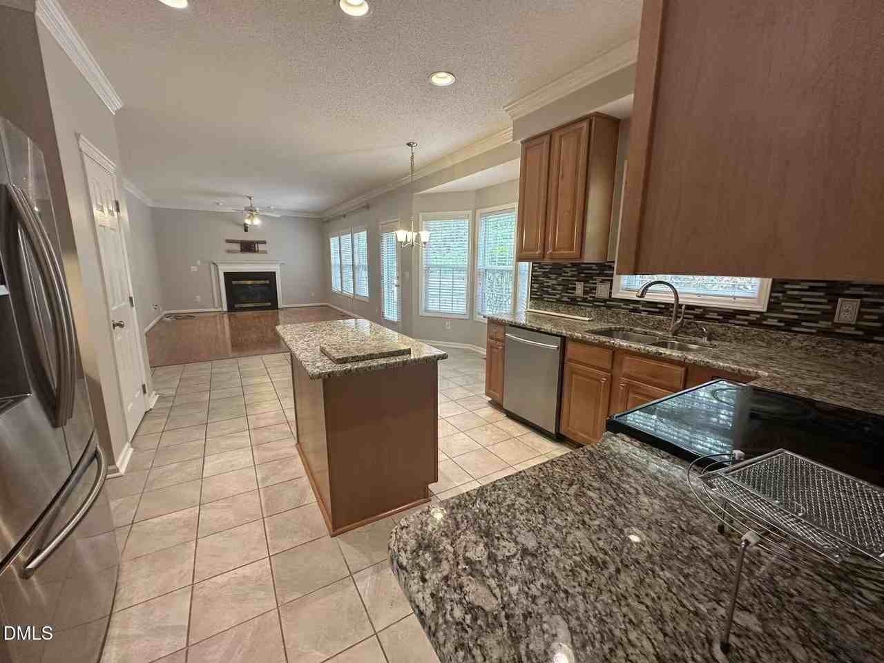 122 Trumbell Cir - Photo 5 of 40