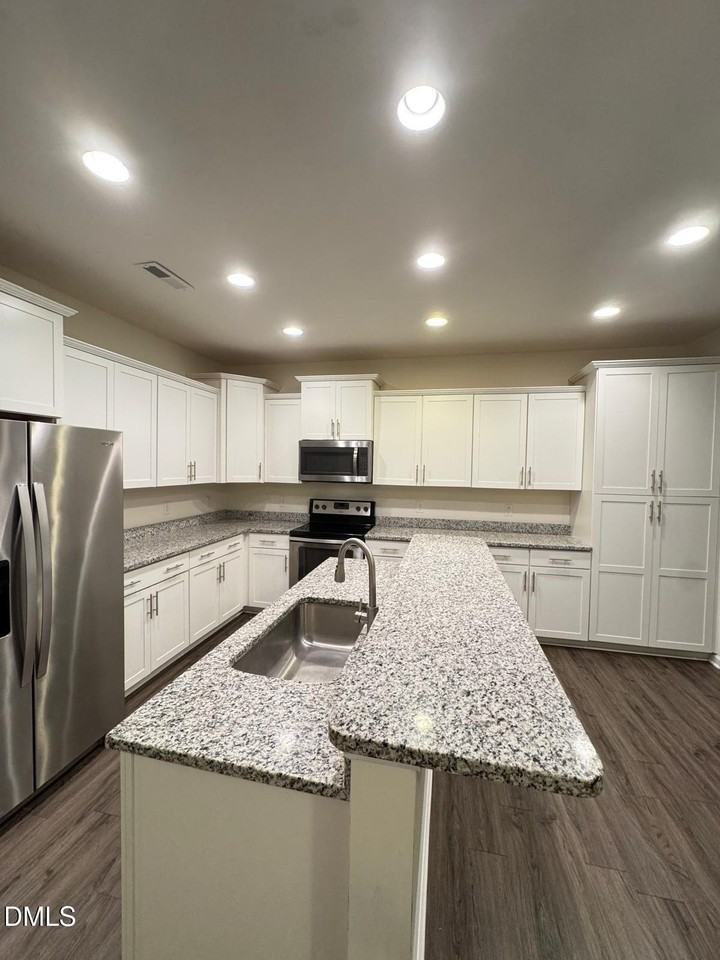 1070 Coldstream Dr - Photo 7 of 22