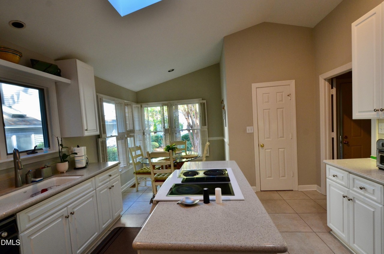 531 Weathersfield - Photo 3 of 22