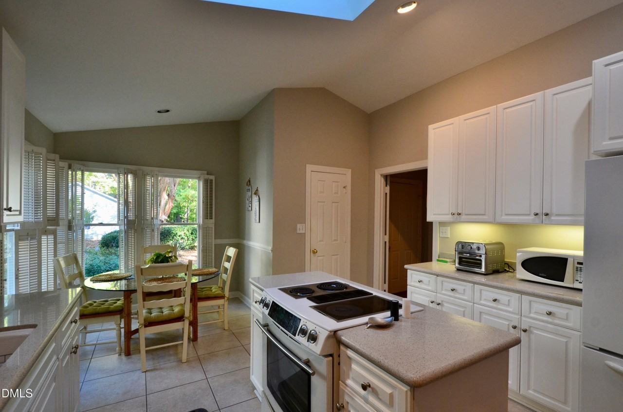 531 Weathersfield - Photo 5 of 22