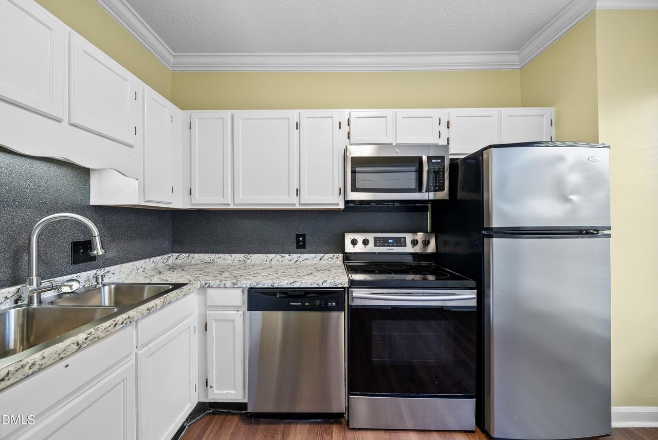 6115 Highcastle Ct - Photo 3 of 32