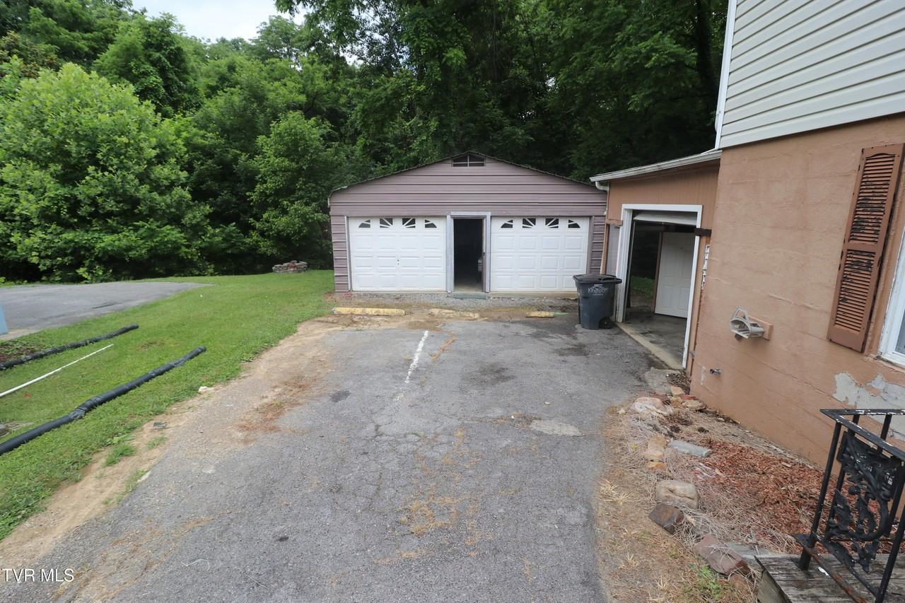 1672 Houston Ave - Photo 4 of 23