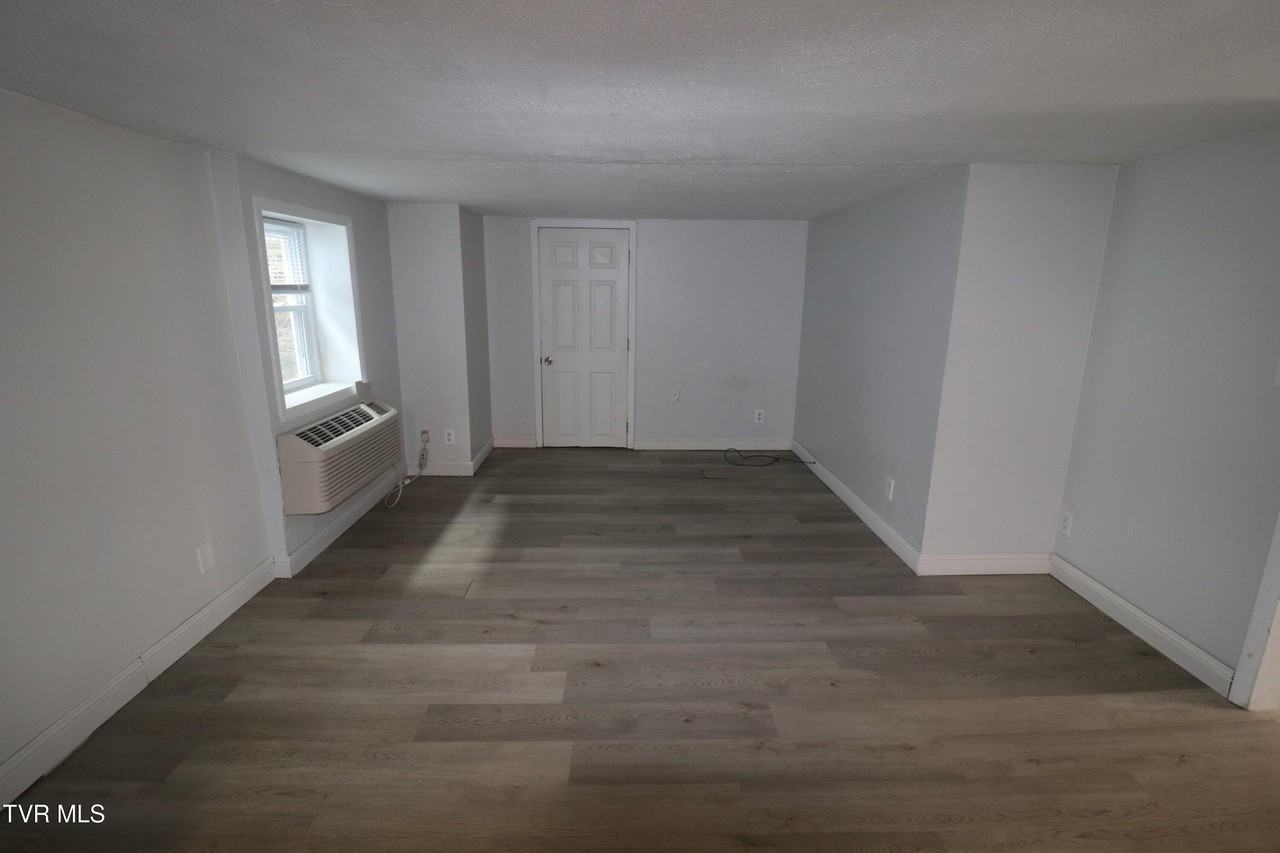 1672 Houston Ave - Photo 6 of 23