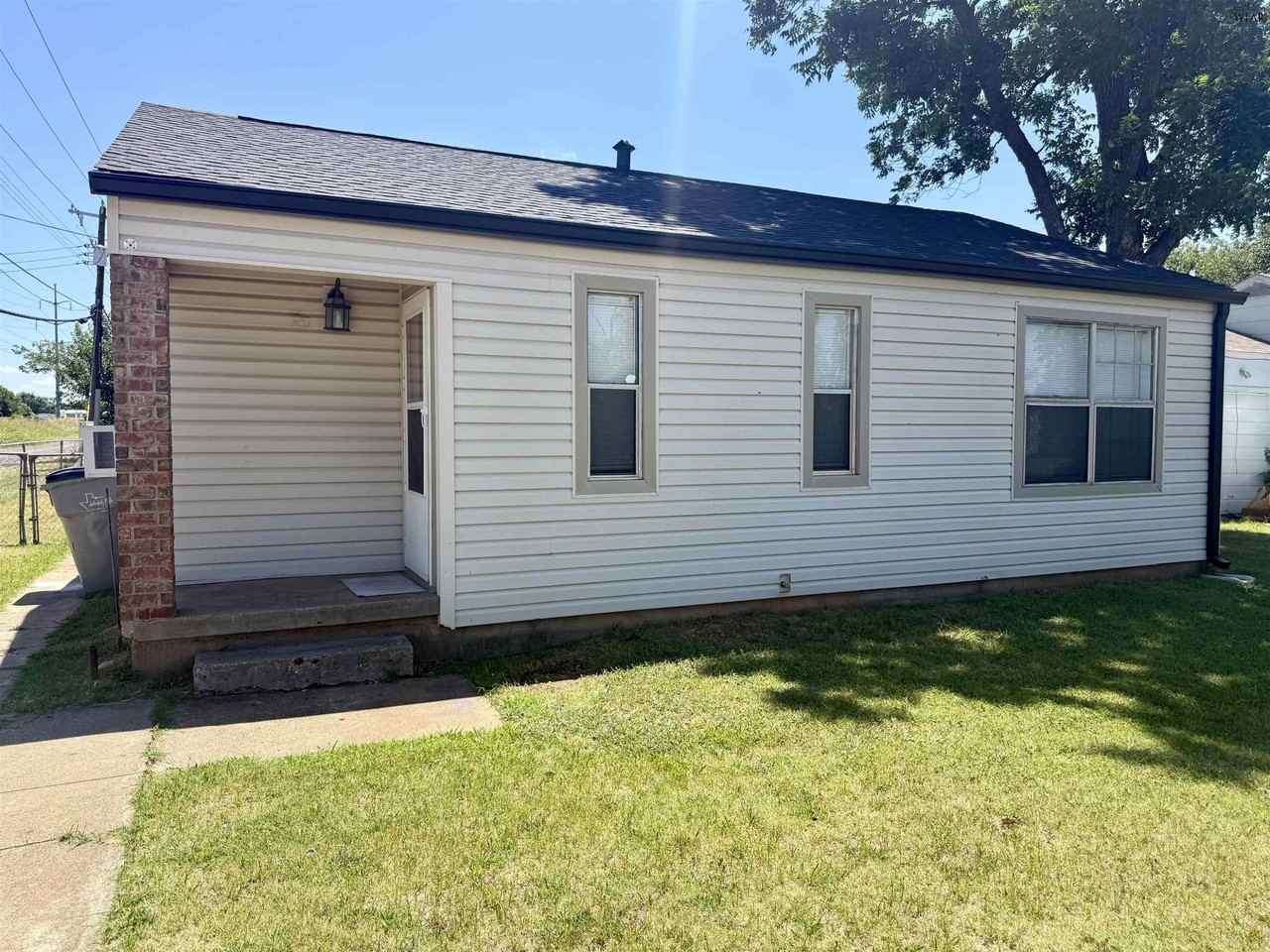 1901 Hines Blvd - Photo 2 of 13
